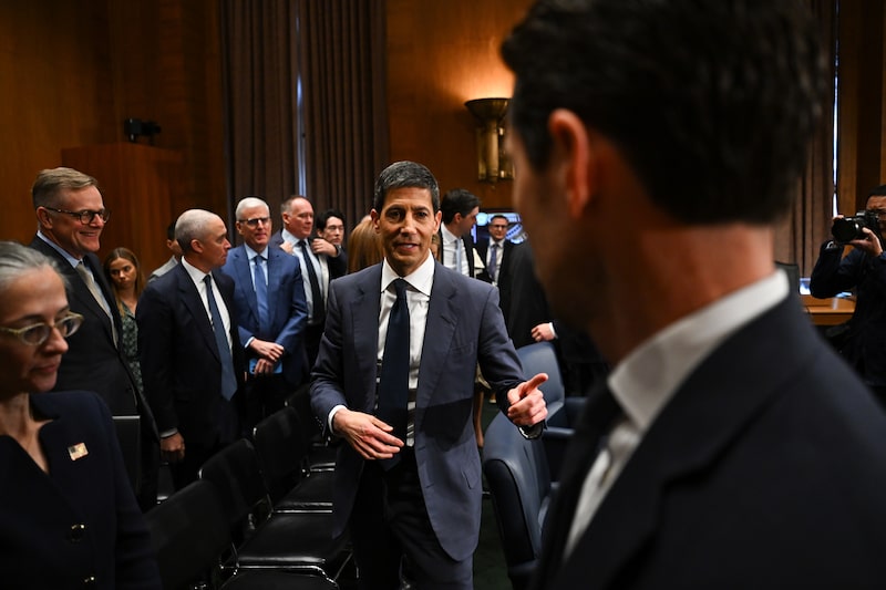Kevin Warsh, chairman of the US Federal Reserve nominee for US President Donald Trump, departs following a Senate Banking, Housing, and Urban Affairs Committee confirmation hearing in Washington, DC, US, on Tuesday, April 21, 2026. Warshs testimony highlights the fine line he must walk during the hearing between President Donald Trumps demands for lower rates and reassuring investors that he will defend the Feds autonomy in rate-setting. Photographer: Graeme Sloan/Bloomberg Kevin Warsh, chairman of the US Federal Reserve nominee for US President Donald Trump, departs following a Senate Banking, Housing, and Urban Affairs Committee confirmation hearing in Washington, DC, US, on Tuesday, April 21, 2026. Warshs testimony highlights the fine line he must walk during the hearing between President Donald Trumps demands for lower rates and reassuring investors that he will defend the Feds autonomy in rate-setting. Photographer: Graeme Sloan/Bloomberg