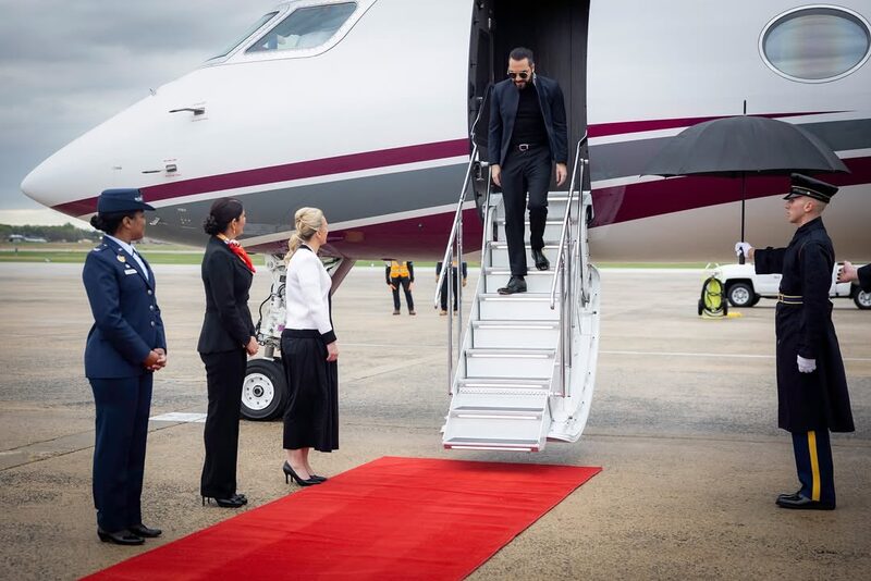 El presidente Nayib Bukele al aterrizar en Estados Unidos, el 12 de abril, para reunirse con el presidente Donald Trump. El presidente Nayib Bukele al aterrizar en Estados Unidos, el 12 de abril, para reunirse con el presidente Donald Trump.