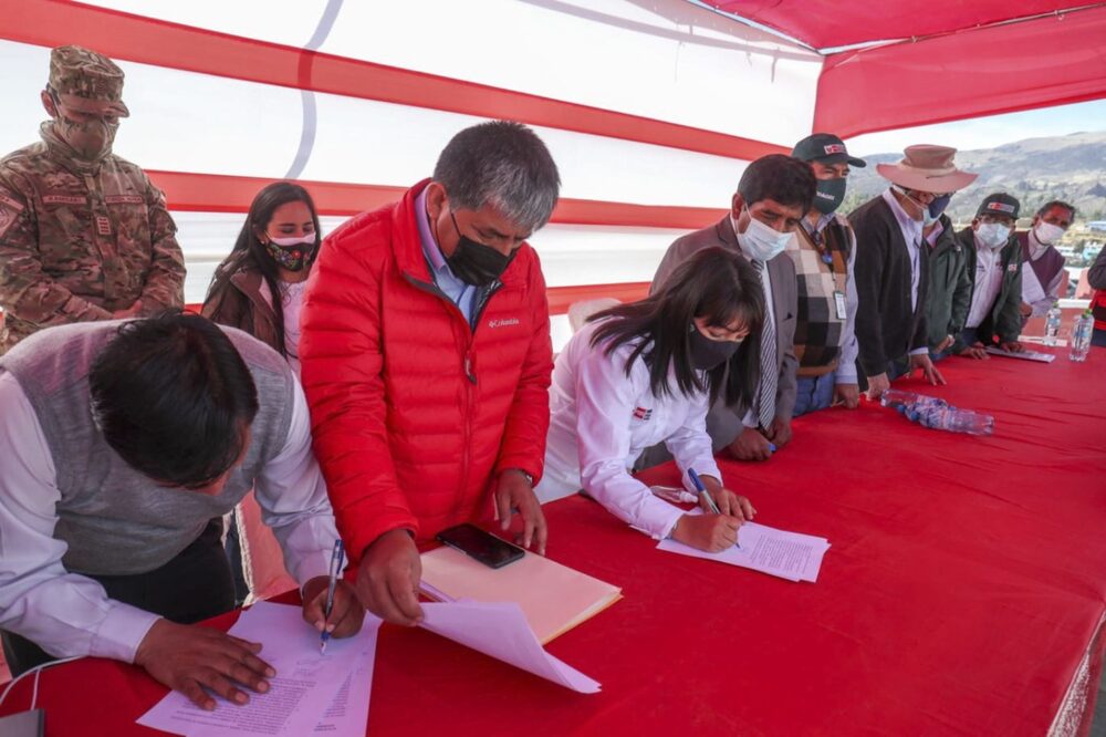 Reunión de Comisión de Alto Nivel con autoridades de las provincias del sur de Ayacucho. Reunión de Comisión de Alto Nivel con autoridades de las provincias del sur de Ayacucho.