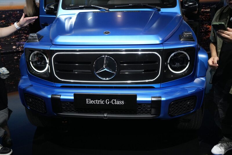 Los recortes socavan la estrategia de Mercedes de vender más de sus vehículos más lujosos para impulsar la rentabilidad. Los recortes socavan la estrategia de Mercedes de vender más de sus vehículos más lujosos para impulsar la rentabilidad.