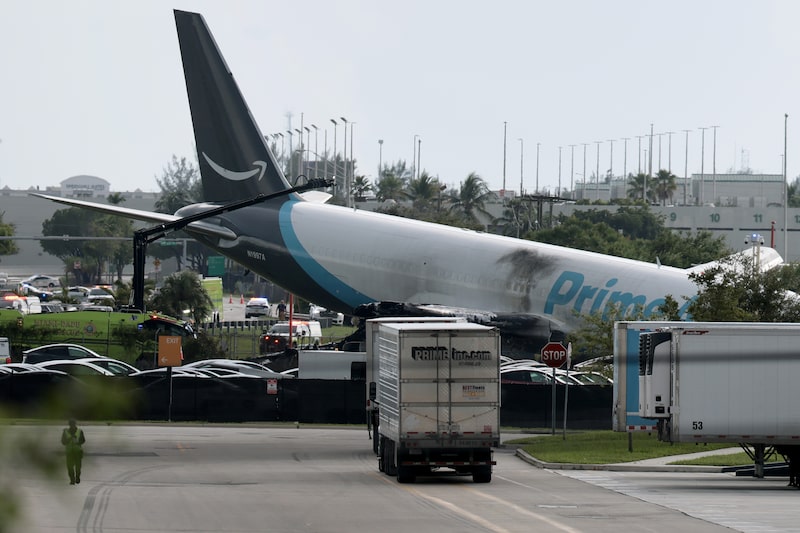 Un avión de carga de Amazon tras salirse de la pista en el Aeropuerto Internacional de Miami, en Miami (Florida, EE. UU.), el 6 de septiembre de 2026. Fotógrafo: Joe Raedle/Getty Images Un avión de carga de Amazon tras salirse de la pista en el Aeropuerto Internacional de Miami, en Miami (Florida, EE. UU.), el 6 de septiembre de 2026. Fotógrafo: Joe Raedle/Getty Images