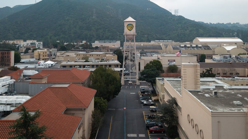 Netflix desiste de comprar a Warner e abre caminho para a oferta da Paramount Netflix desiste de comprar a Warner e abre caminho para a oferta da Paramount