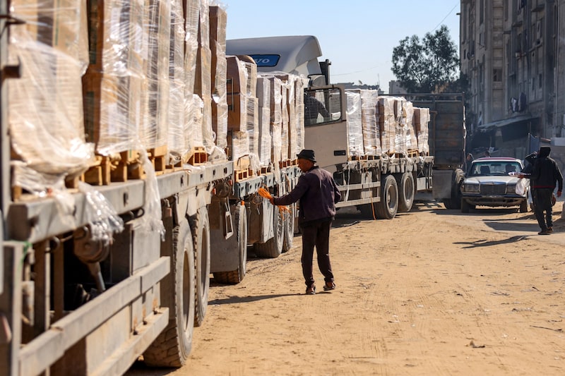 Algunos periódicos israelíes informaron de que Hamás dijo que Israel no había proporcionado suficiente información sobre el lugar al que se trasladarían sus tropas, aunque el gobierno lo negó. Algunos periódicos israelíes informaron de que Hamás dijo que Israel no había proporcionado suficiente información sobre el lugar al que se trasladarían sus tropas, aunque el gobierno lo negó.