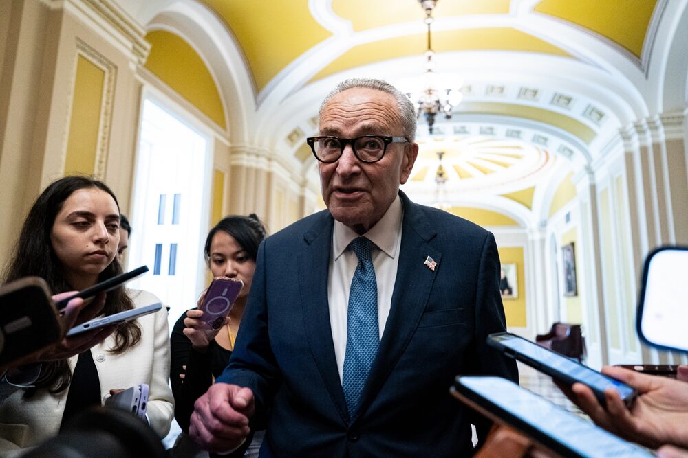 Chuck Schumer sale del Capitolio de EEUU en Washington, DC, el 29 de septiembre. Fotógrafo: Al Drago/Bloomberg Chuck Schumer sale del Capitolio de EEUU en Washington, DC, el 29 de septiembre. Fotógrafo: Al Drago/Bloomberg