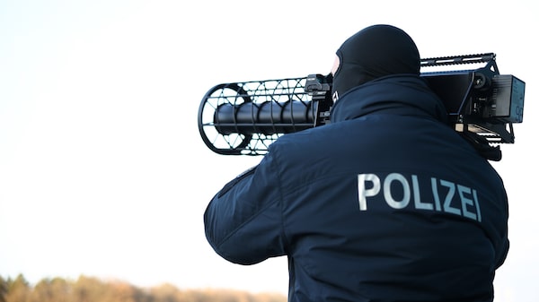 Drones colocam em risco aeroportos na Alemanha. País agora acelera medidas de combate Drones colocam em risco aeroportos na Alemanha. País agora acelera medidas de combate
