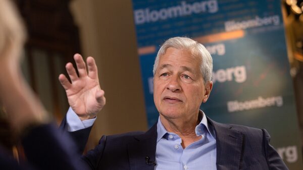 Jamie Dimon, de JPMorgan, dice que la Fed debería haber subido las tasas antes Jamie Dimon, de JPMorgan, dice que la Fed debería haber subido las tasas antes
