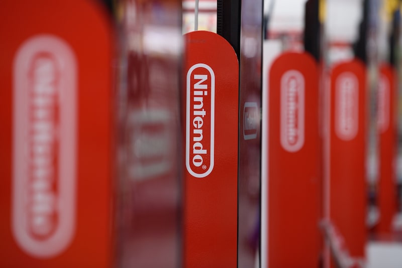 Logo de Nintendo dentro de una tienda Logo de Nintendo dentro de una tienda