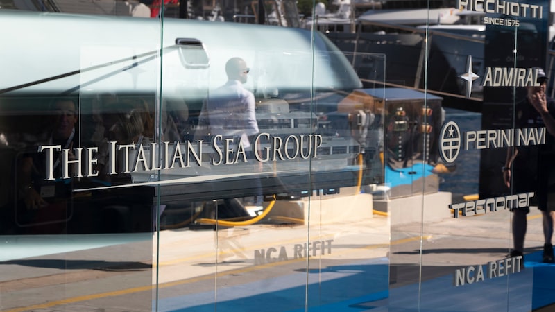 Fabricante italiana de iates de luxo pede € 180 mi a clientes para concluir encomendas Fabricante italiana de iates de luxo pede € 180 mi a clientes para concluir encomendas