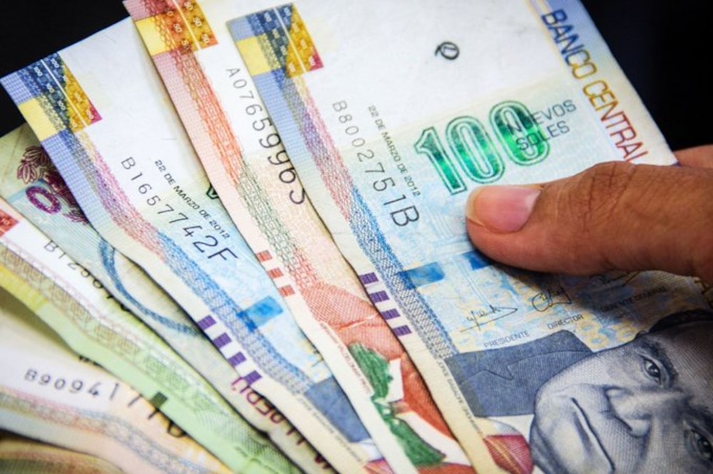 Con la inflación en más de 6% hacia el mes de marzo, se percibe el impacto en el bolsillo de los peruanos y sobre todo en los más pobres. Con la inflación en más de 6% hacia el mes de marzo, se percibe el impacto en el bolsillo de los peruanos y sobre todo en los más pobres.