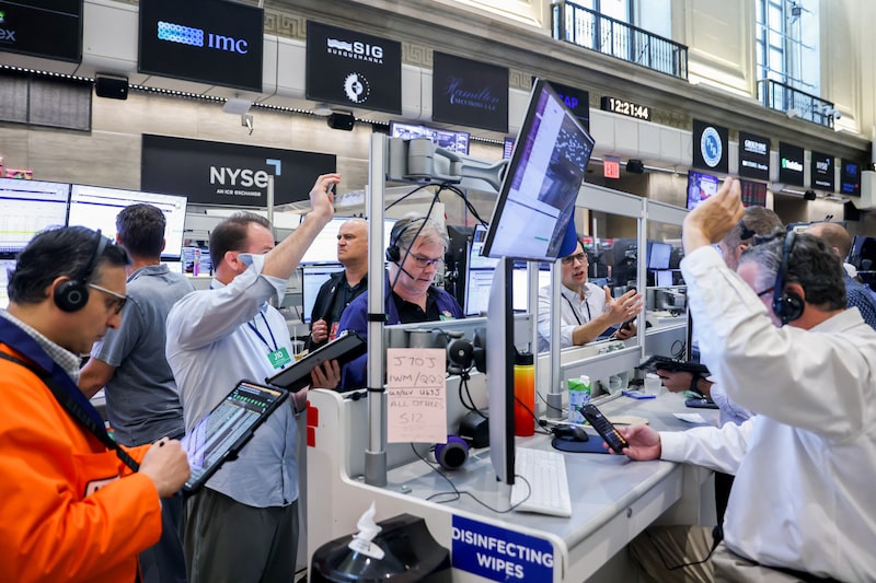 Traders work on the floor of the American Stock Exchange (AMEX) at the New York Stock Exchange (NYSE) in New York, US, on Friday, June 5, 2026. Wall Street's historic weekly run is poised to come to a halt, with stocks and bonds falling after a solid jobs report added to speculation the Federal Reserve's next interest-rate move will be a hike. Photographer: Michael Nagle/Bloomberg Traders work on the floor of the American Stock Exchange (AMEX) at the New York Stock Exchange (NYSE) in New York, US, on Friday, June 5, 2026. Wall Street's historic weekly run is poised to come to a halt, with stocks and bonds falling after a solid jobs report added to speculation the Federal Reserve's next interest-rate move will be a hike. Photographer: Michael Nagle/Bloomberg