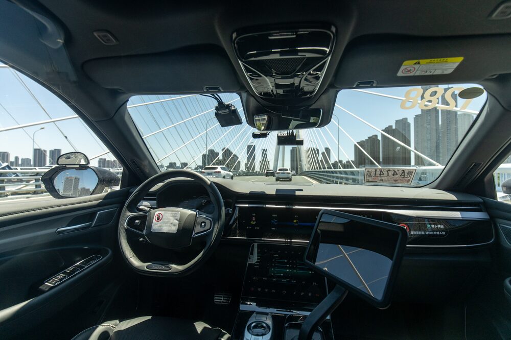 Un vehículo Rrobotaxi de Baidu en Wuhan, China. Un vehículo Rrobotaxi de Baidu en Wuhan, China.