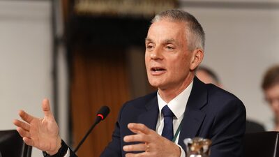 Directivos de la BBC renuncian en medio de polémica por edición de un discurso de Trump Directivos de la BBC renuncian en medio de polémica por edición de un discurso de Trump