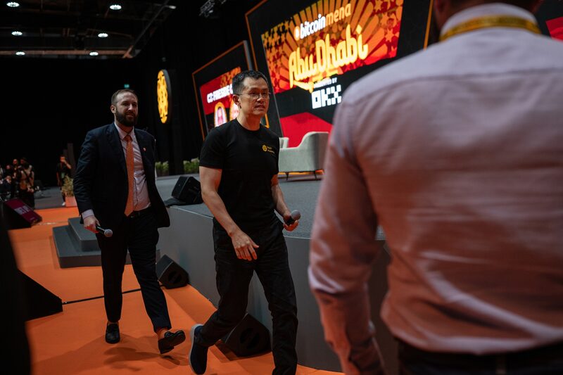 Zhao se declaró culpable en 2023 de fallos contra el blanqueo de dinero que permitieron que Binance fuera utilizada por grupos criminales y organizaciones terroristas. Zhao se declaró culpable en 2023 de fallos contra el blanqueo de dinero que permitieron que Binance fuera utilizada por grupos criminales y organizaciones terroristas.