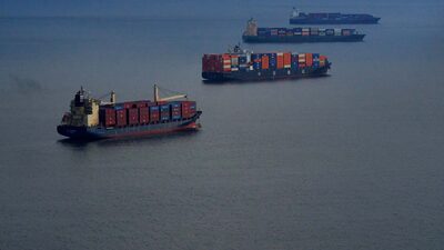 Canal de Suez registra recorde de navios em 2021, mesmo com Ever Given Canal de Suez registra recorde de navios em 2021, mesmo com Ever Given