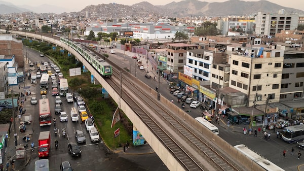 Economía de Perú crece 3,23% en agosto y se acerca a la meta anual del banco central Economía de Perú crece 3,23% en agosto y se acerca a la meta anual del banco central