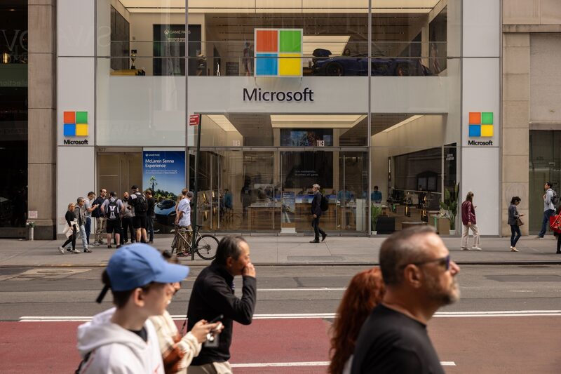 Acciones de Microsoft tocan su primer récord desde julio con impulso de la IA y la nube. Acciones de Microsoft tocan su primer récord desde julio con impulso de la IA y la nube.