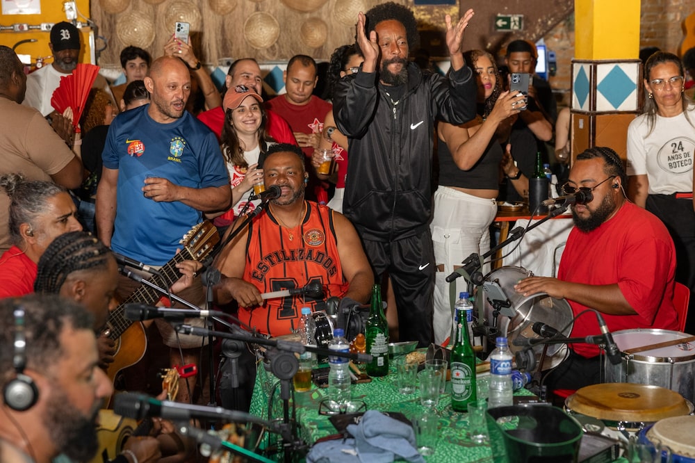 Un grupo de músicos toca samba en un bar de São Paulo, que frecuentan los progresistas. Fotografía: Maira Erlich/Bloomberg Un grupo de músicos toca samba en un bar de São Paulo, que frecuentan los progresistas. Fotografía: Maira Erlich/Bloomberg