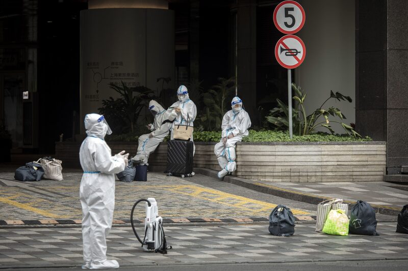 O mercado de ações da China abrirá mais tarde no nível mais baixo em cerca de dois anos, após uma queda de quase 5% no índice de referência CSI 300 na segunda-feira O mercado de ações da China abrirá mais tarde no nível mais baixo em cerca de dois anos, após uma queda de quase 5% no índice de referência CSI 300 na segunda-feira