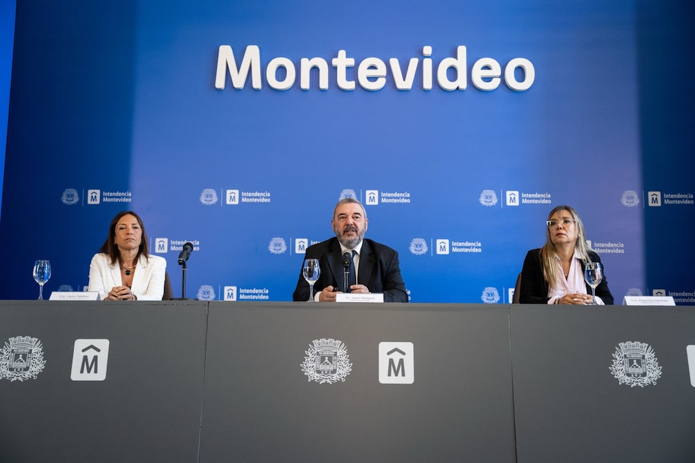 Mario Bergara (intendente de Montevideo, Uruguay) - US$8.426 Mario Bergara (intendente de Montevideo, Uruguay) - US$8.426