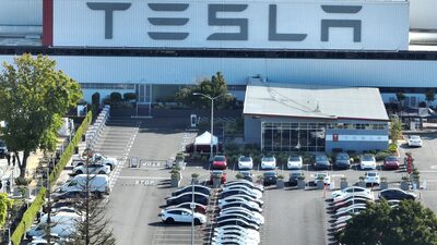 Tesla, GM y Ford reconsideran inversiones por enfriamiento en ventas de autos eléctricos Tesla, GM y Ford reconsideran inversiones por enfriamiento en ventas de autos eléctricos