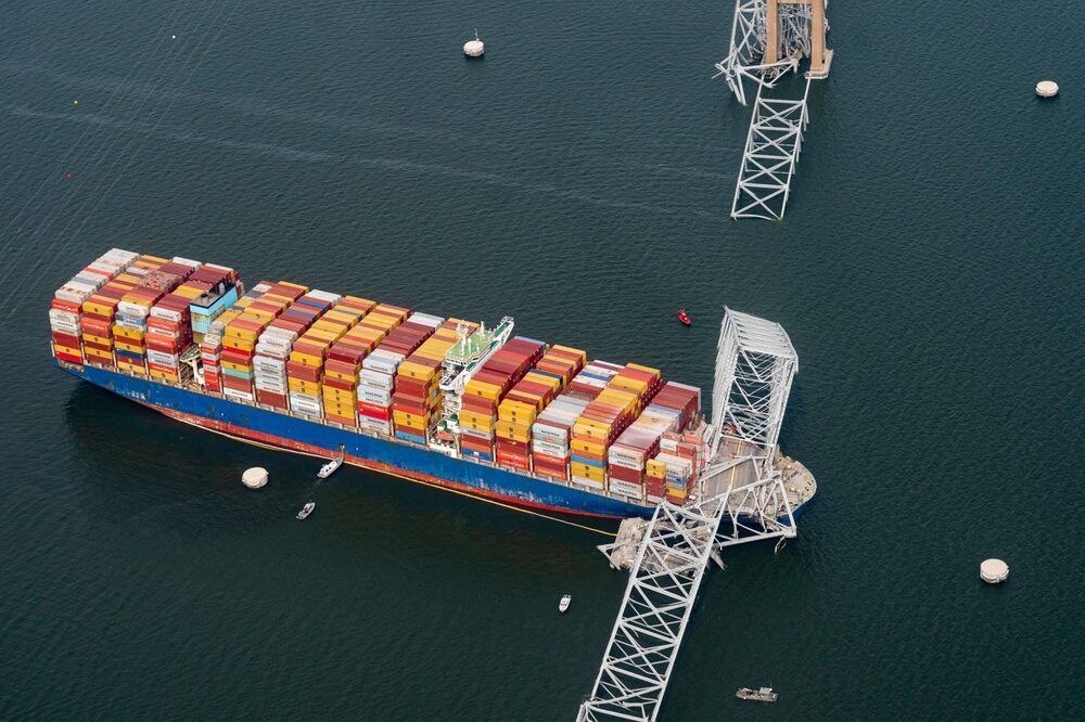 Ponte desabou em Baltimore após colisão de navio Ponte desabou em Baltimore após colisão de navio