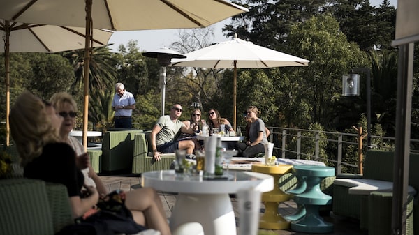 Migrantes de países ricos aprovechan un México dominado por la desigualdad Migrantes de países ricos aprovechan un México dominado por la desigualdad