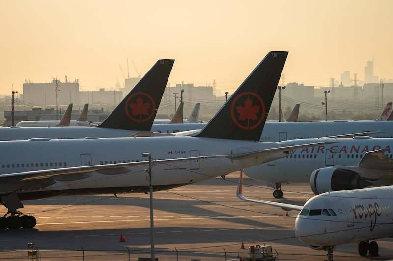Aviones de Air Canada en el Aeropuerto Internacional Pearson de Toronto en Mississauga, Ontario. Fotógrafo: Arlyn McAdorey/Bloomberg. Aviones de Air Canada en el Aeropuerto Internacional Pearson de Toronto en Mississauga, Ontario. Fotógrafo: Arlyn McAdorey/Bloomberg.
