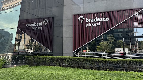 Bradesco quer contratar 16 na área de renda fixa para liderar ranking de emissões Bradesco quer contratar 16 na área de renda fixa para liderar ranking de emissões
