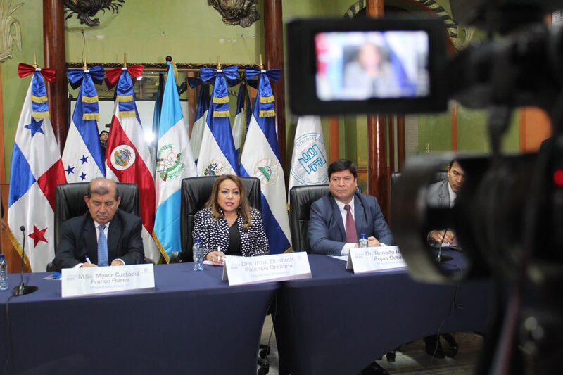 En la foto, magistrados del TSE. En la foto, magistrados del TSE.