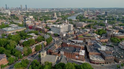 Harvard alerta a estudiantes extranjeros sobre uso de redes sociales y aeropuertos en EE.UU. Harvard alerta a estudiantes extranjeros sobre uso de redes sociales y aeropuertos en EE.UU.