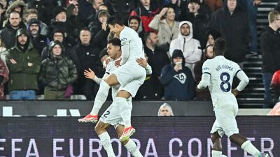 Bilhões em jogo: taxas de transferência no futebol movimentam mercado de dívida Bilhões em jogo: taxas de transferência no futebol movimentam mercado de dívida