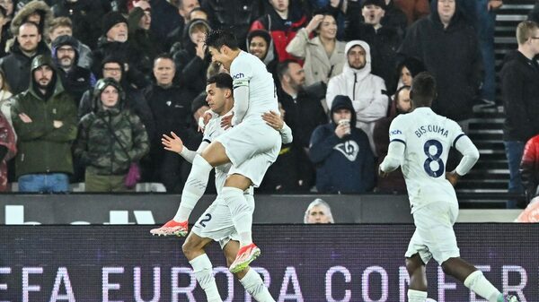 Bilhões em jogo: taxas de transferência no futebol movimentam mercado de dívida Bilhões em jogo: taxas de transferência no futebol movimentam mercado de dívida