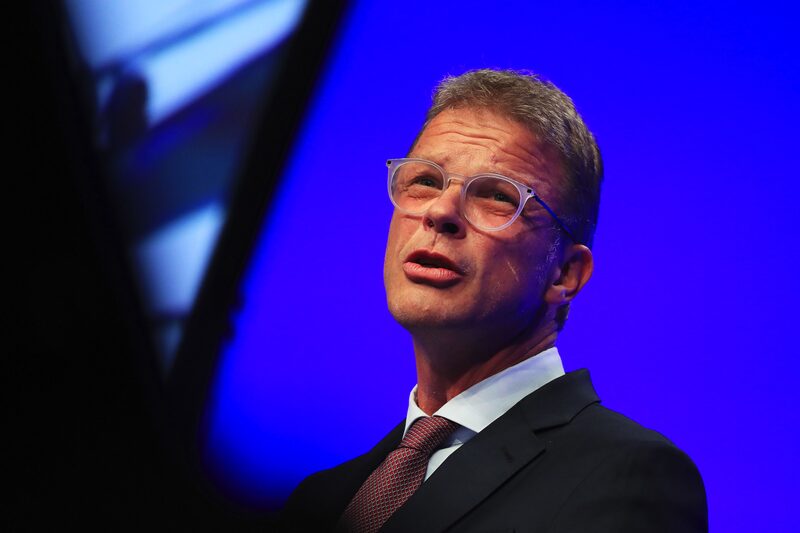 Ejecutivos de bancos piden que se complete urgentemente la unión bancaria europea, así como un mercado único de capitales. Ejecutivos de bancos piden que se complete urgentemente la unión bancaria europea, así como un mercado único de capitales.