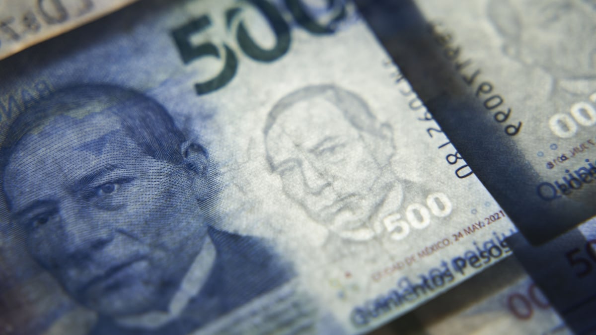 Peso mexicano se deprecia al nivel más bajo desde julio en víspera de decisión de Banxico