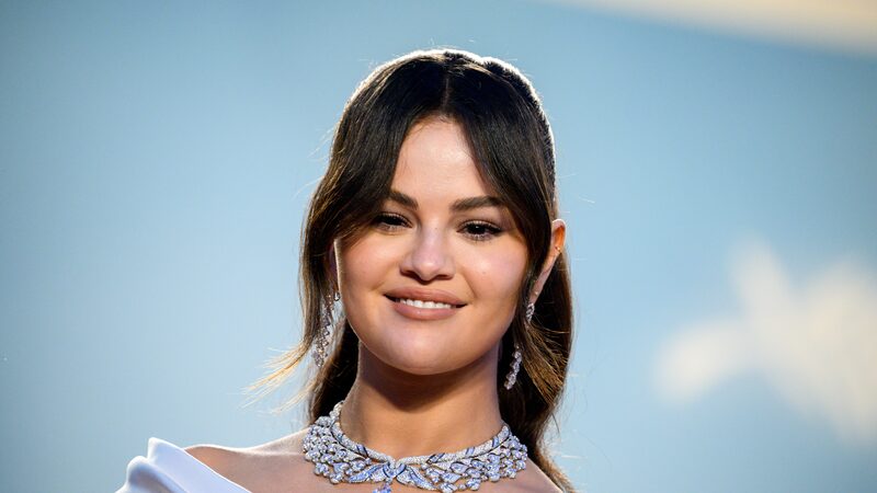 De marca de cosméticos a saúde mental: como Selena Gomez se tornou bilionária De marca de cosméticos a saúde mental: como Selena Gomez se tornou bilionária