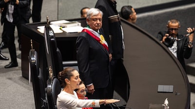 Sheinbaum se endeudará menos que AMLO en 2025, pero pagará más intereses Sheinbaum se endeudará menos que AMLO en 2025, pero pagará más intereses