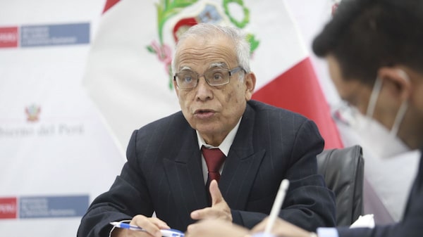 Renuncia Aníbal Torres, presidente del Consejo de Ministros de Perú Renuncia Aníbal Torres, presidente del Consejo de Ministros de Perú