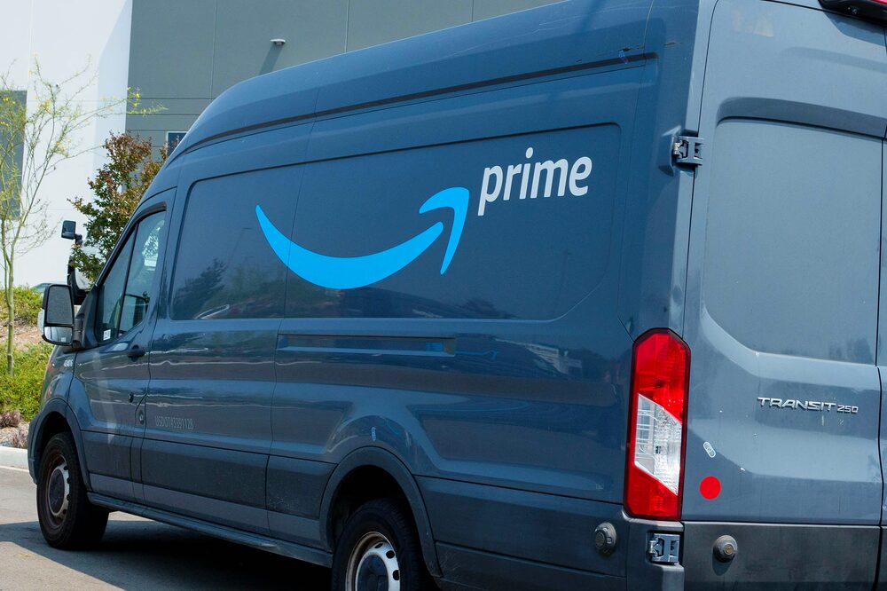 Amazon mejoró márgenes en retail gracias a automatización y logística optimizada; sus robots más nuevos ya manipulan el 75 % de los productos del catálogo. Amazon mejoró márgenes en retail gracias a automatización y logística optimizada; sus robots más nuevos ya manipulan el 75 % de los productos del catálogo.