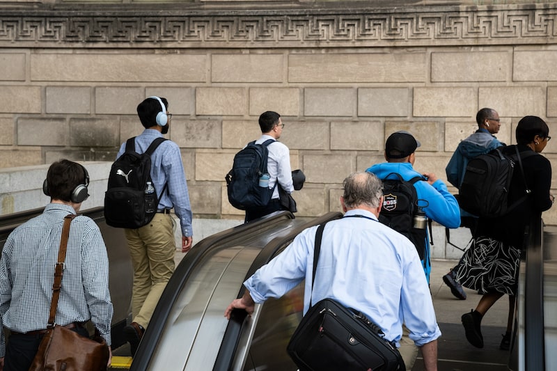 La administración Trump busca 400 negociadores para ayudar a Estados Unidos a reforzar sus cadenas de suministro de seguridad nacional. Fotógrafo: Graeme Sloan/Bloomberg. La administración Trump busca 400 negociadores para ayudar a Estados Unidos a reforzar sus cadenas de suministro de seguridad nacional. Fotógrafo: Graeme Sloan/Bloomberg.