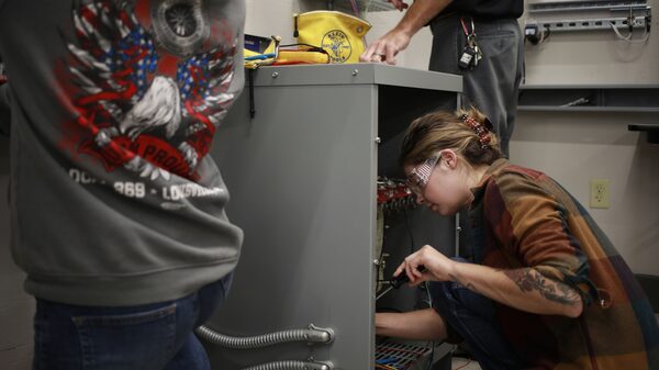 Costos laborales en EE.UU. suben a buen ritmo y mantienen a la Fed en su curso Costos laborales en EE.UU. suben a buen ritmo y mantienen a la Fed en su curso