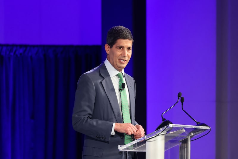 Kevin Warsh, former governor of the US Federal Reserve, during the International Monetary Fund (IMF) and World Bank Spring meetings at the IMF headquarters in Washington, DC, US, on Friday, April 25, 2025. The International Monetary Fund sharply lowered its forecasts for world growth for this year and next, warning the outlook could deteriorate further as US President Donald Trump's tariffs spark a global trade war. Photographer: Tierney L. Cross/Bloomberg Kevin Warsh, former governor of the US Federal Reserve, during the International Monetary Fund (IMF) and World Bank Spring meetings at the IMF headquarters in Washington, DC, US, on Friday, April 25, 2025. The International Monetary Fund sharply lowered its forecasts for world growth for this year and next, warning the outlook could deteriorate further as US President Donald Trump's tariffs spark a global trade war. Photographer: Tierney L. Cross/Bloomberg