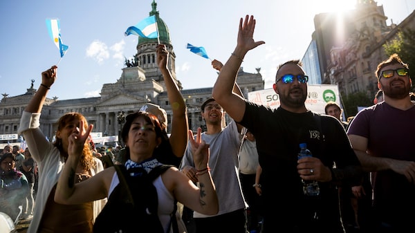Los países de América Latina que más respaldan la democracia como forma de gobierno, según Latinobarómetro Los países de América Latina que más respaldan la democracia como forma de gobierno, según Latinobarómetro