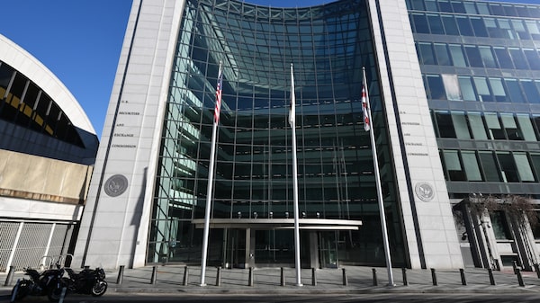 Instan a la SEC a investigar operaciones “sospechosas” en medio de la guerra con Irán Instan a la SEC a investigar operaciones “sospechosas” en medio de la guerra con Irán