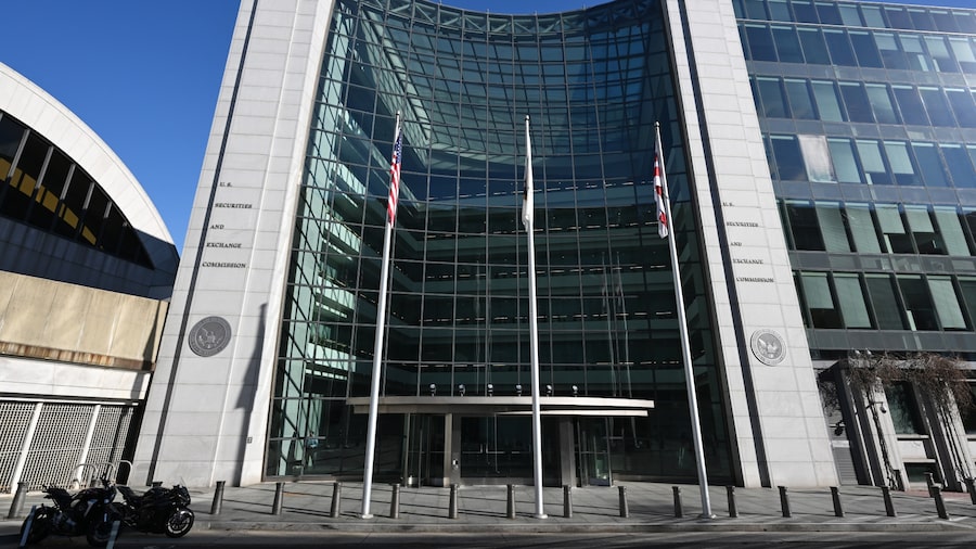 Instan a la SEC a investigar operaciones “sospechosas” en medio de la guerra con Irán Instan a la SEC a investigar operaciones “sospechosas” en medio de la guerra con Irán