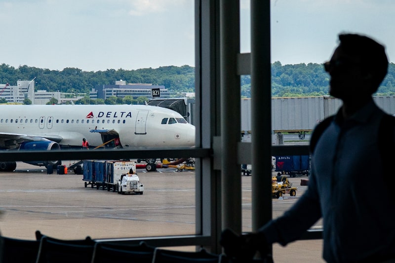 Un avión de Delta Airlines Inc. en el Aeropuerto Nacional Ronald Reagan Washington, en Arlington, Virginia. Foto: Al Drago/Bloomberg Un avión de Delta Airlines Inc. en el Aeropuerto Nacional Ronald Reagan Washington, en Arlington, Virginia. Foto: Al Drago/Bloomberg