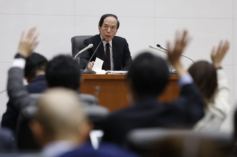 Kazuo Ueda, chefe do Banco do Japão (BOJ), em coletiva de imprensa nesta terça-feira (19) Kazuo Ueda, chefe do Banco do Japão (BOJ), em coletiva de imprensa nesta terça-feira (19)