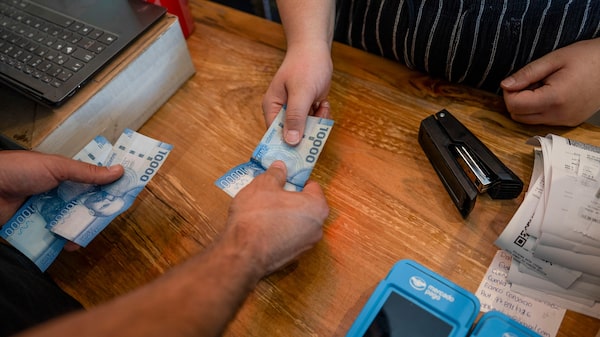 Mercado chileno vuelve a favorecer bonos en pesos por menor presión inflacionaria Mercado chileno vuelve a favorecer bonos en pesos por menor presión inflacionaria