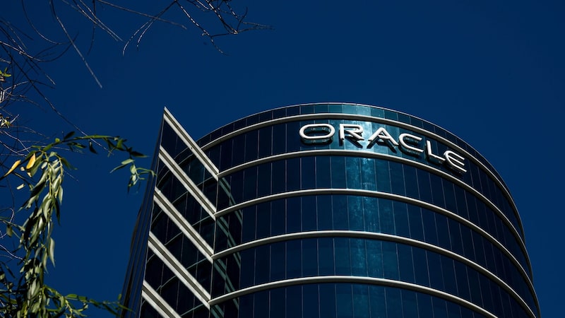 Oracle nomeia ex-Schneider Electric como CFO em meio a dúvidas sobre bolha de IA Oracle nomeia ex-Schneider Electric como CFO em meio a dúvidas sobre bolha de IA