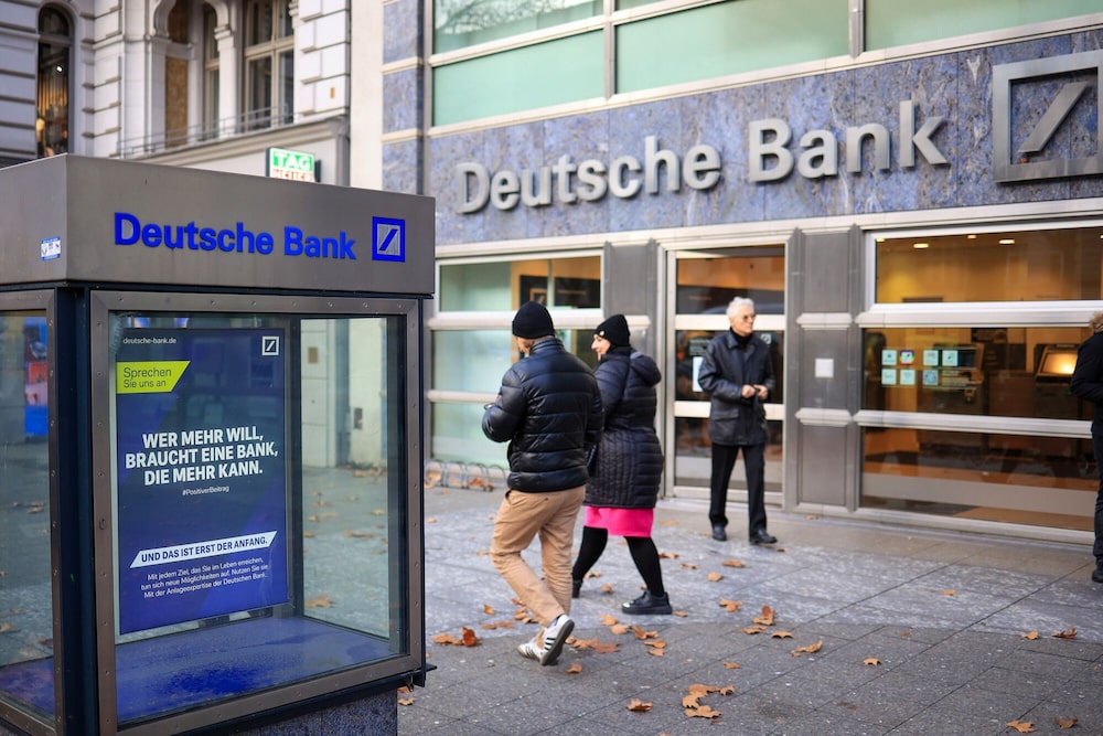 Una sucursal de Deutsche Bank AG en Berlín, Alemania. Una sucursal de Deutsche Bank AG en Berlín, Alemania.
