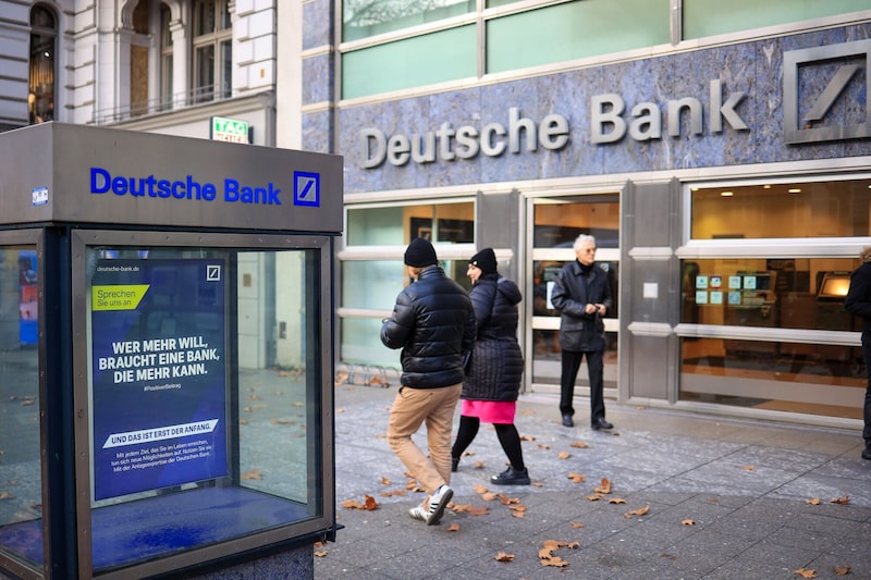 En la imagen, una sucursal de Deutsche Bank AG en el Viernes Negro en Berlín, Alemania, el viernes 24 de noviembre de 2023. En la imagen, una sucursal de Deutsche Bank AG en el Viernes Negro en Berlín, Alemania, el viernes 24 de noviembre de 2023.